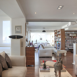 hermoso apartamento diseno moderno contemporaneo luz natural frente ventana cortina blanca 609648 70 2